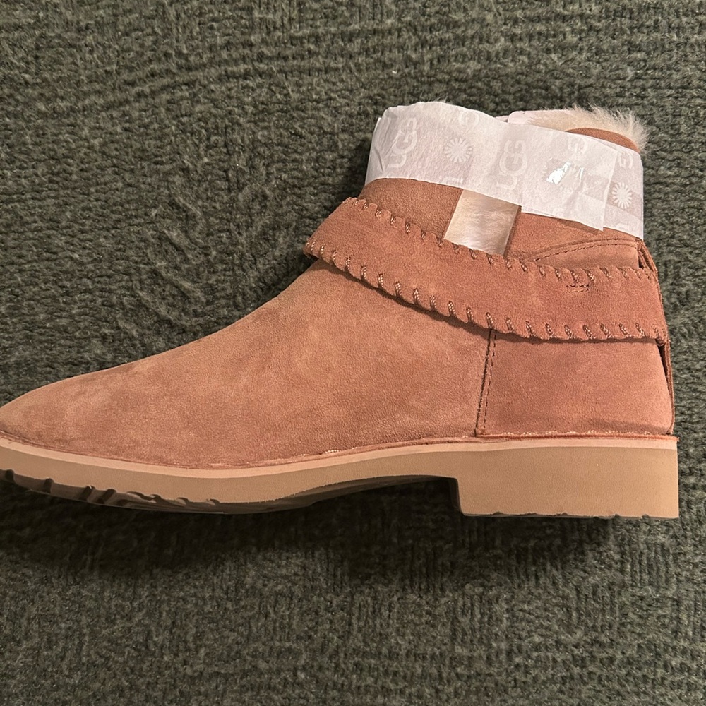 Uggs McKay Tan Suede Ankle Boots New in Box
